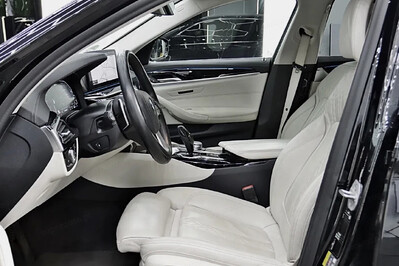 BMW Seria 5 530e xDrive Luxury Line aut