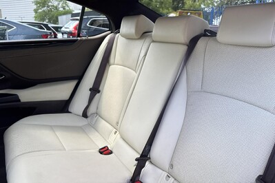 Lexus ES 300h Business Edition +