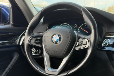 BMW Seria 5 Touring 520d xDrive Luxury Line