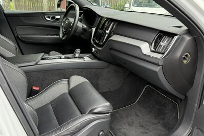 Volvo XC60 B5 B AWD R-Design