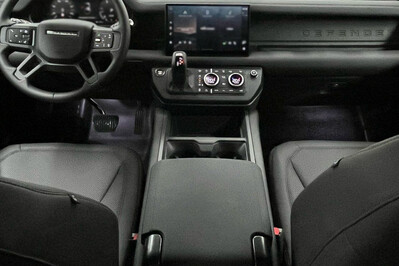 Land Rover Defender 110 D300 X-Dynamic HSE
