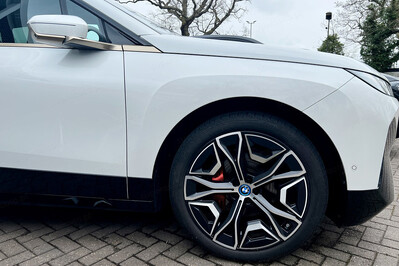 BMW iX M60