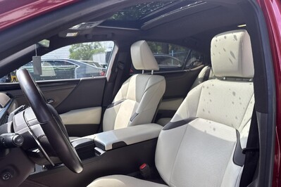 Lexus ES 300h Business Edition +