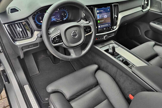 Volvo V60 B4 B Plus Dark