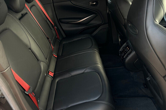 Aston Martin DBX V8
