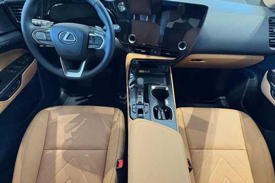 Lexus NX 350h Omotenashi 2.5 Hybrid AWD
