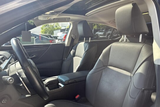 Lexus ES 300h Business Edition +