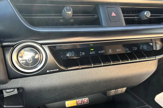 Lexus UX 250h GPF F Sport Design 2WD