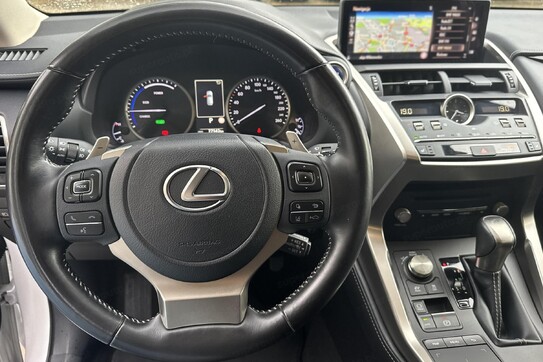 Lexus NX 300h Business Edition AWD