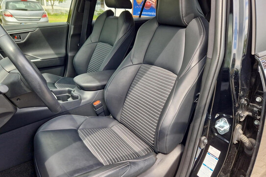 Toyota RAV4 2.5 Hybrid Black Edition by JBL 4x4