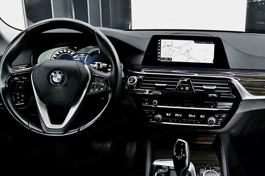 BMW Seria 5 530e xDrive Luxury Line