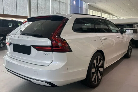 Volvo V90 T6 AWD Plug-In Hybrid Plus Dark