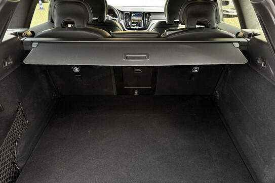 Volvo XC60 B4 D AWD Plus Dark