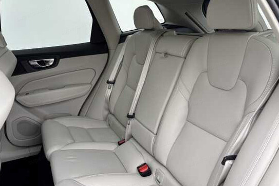 Volvo XC60 B5 B AWD Ultra Dark