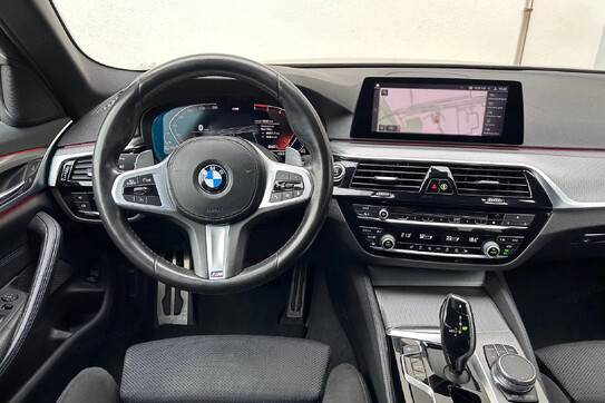BMW Seria 5 520d xDrive M Sport sport-aut