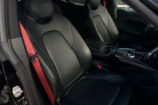 Aston Martin DBX V8