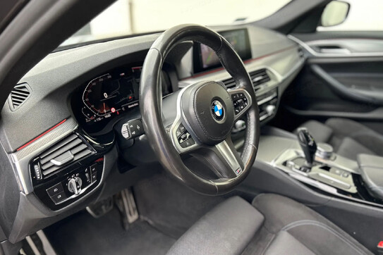 BMW Seria 5 520d xDrive M Sport sport-aut