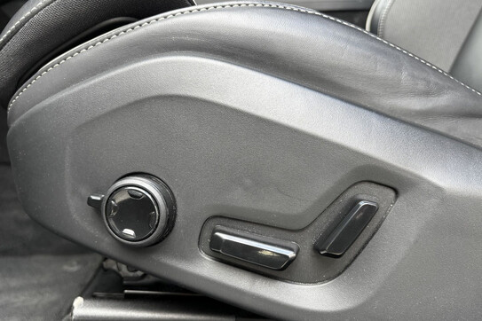 Volvo XC60 B4 D AWD Plus Dark