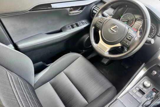 Lexus NX 300h Elegance 2WD