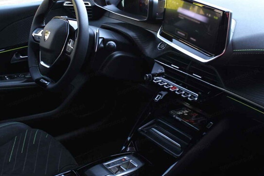 Peugeot 208 GT e-DCS6 1.2 mHEV