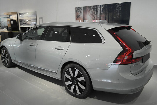 Volvo V90 T6 AWD Plug-In Hybrid Plus Bright