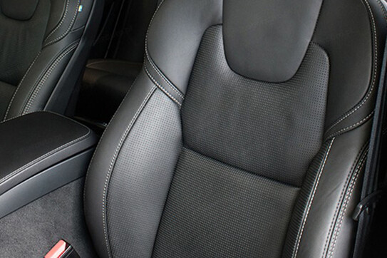 Volvo V90 T6 AWD Plug-In Hybrid Ultra Dark