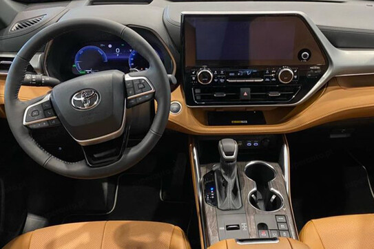Toyota Highlander Executive 2.5 Hybrid Dynamic Force