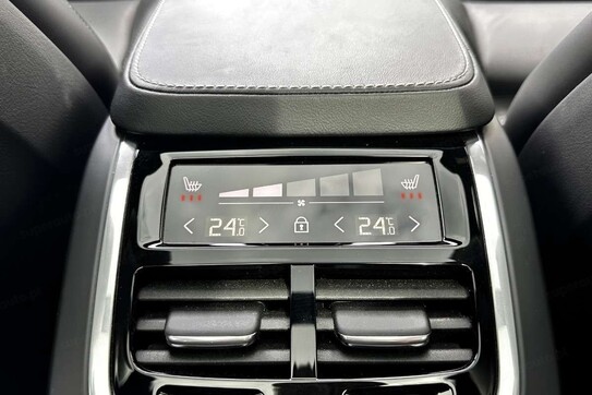 Volvo XC90 T8 AWD Plug-In Hybrid Ultimate Dark 7os aut