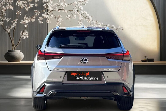 Lexus UX 300h F Sport Design