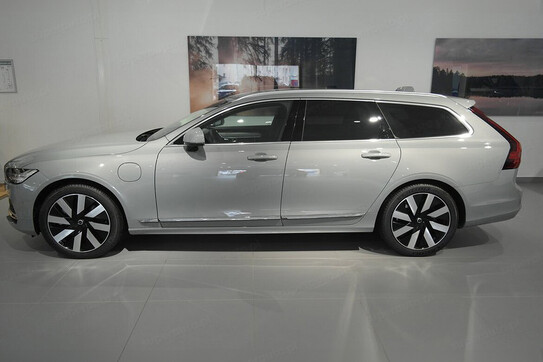 Volvo V90 T6 AWD Plug-In Hybrid Plus Bright