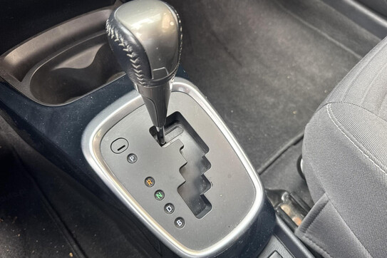 Toyota Yaris Hybrid 100 Selection