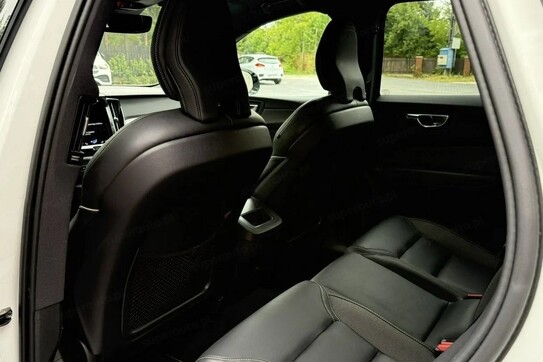 Volvo XC60 B5 B AWD R-Design