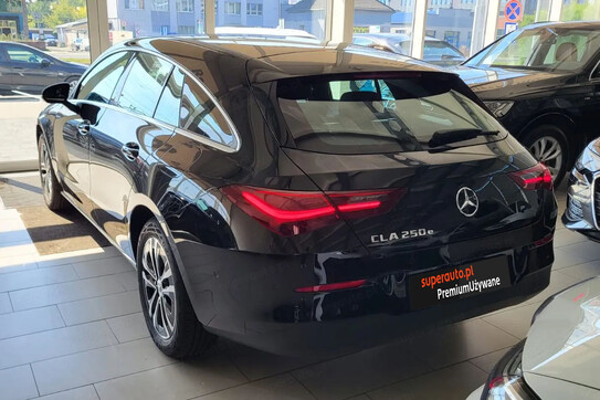 Mercedes CLA 250 e PHEV 8G-DCT