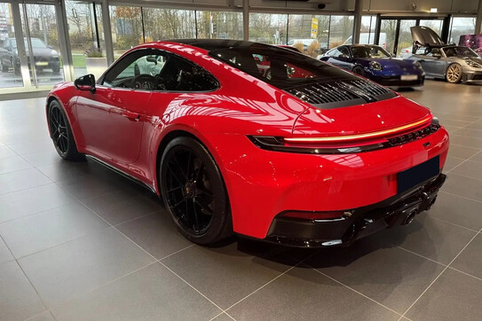 Porsche 911 Carrera 4 GTS