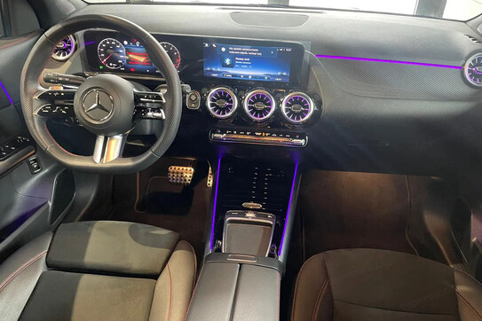 Mercedes GLA 220 4-Matic AMG Line 8G-DCT