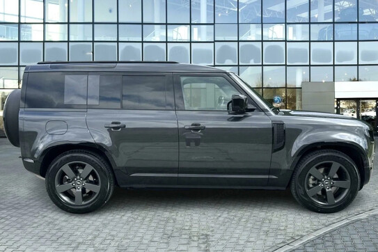 Land Rover Defender 110 3.0 D250 X-Dynamic HSE