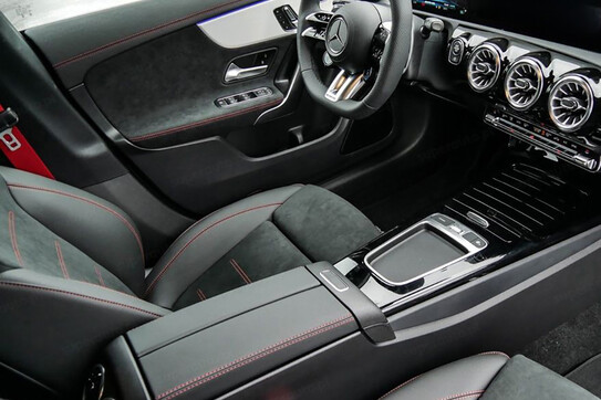 Mercedes CLA AMG 35  4-Matic