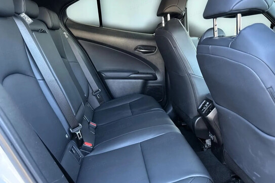 Lexus UX 300h F Sport Design