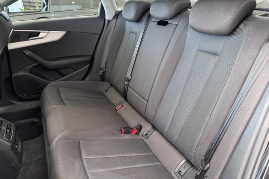 Audi A4 35 TFSI S Line S tronic