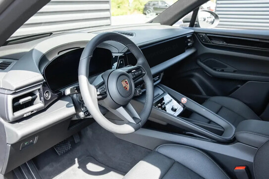 Porsche Macan 4