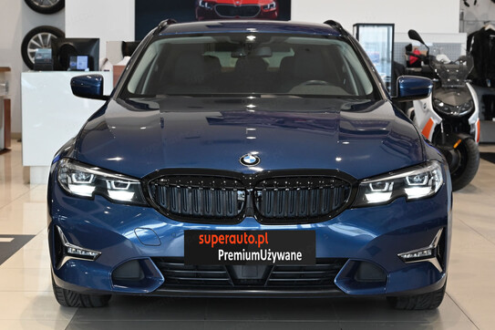 BMW Seria 3 330i Luxury Line aut