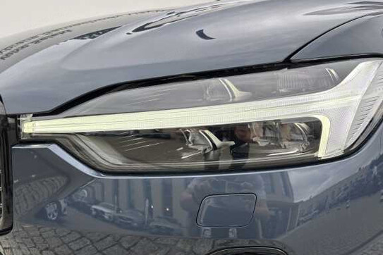 Volvo XC60 B5 B AWD Ultra Dark