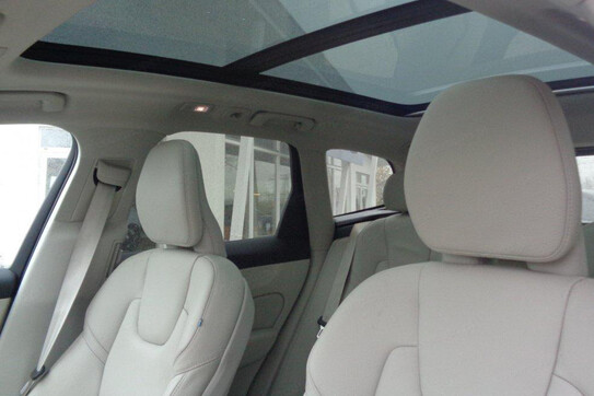 Volvo XC60 T6 Plug-In Hybrid AWD Plus Dark