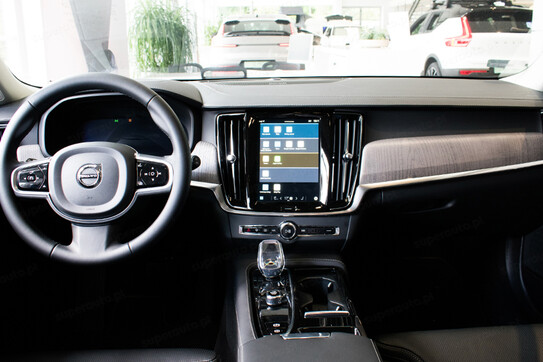 Volvo V90 T6 AWD Plug-In Hybrid Plus Dark