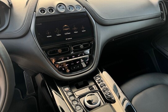 Aston Martin DBX V8