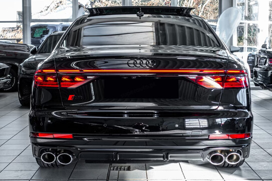 Audi A8 S8 TFSI quattro