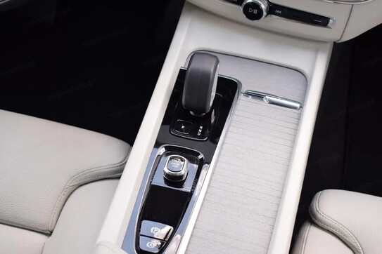Volvo XC60 T6 Plug-In Hybrid AWD Plus Dark aut