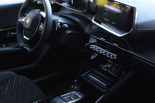 Peugeot 208 GT e-DCS6 1.2 mHEV