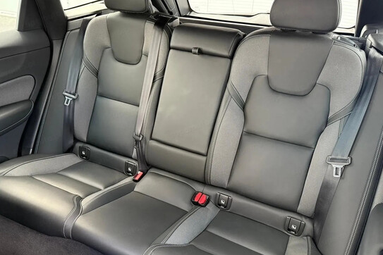 Volvo XC60 B4 B Plus Dark aut