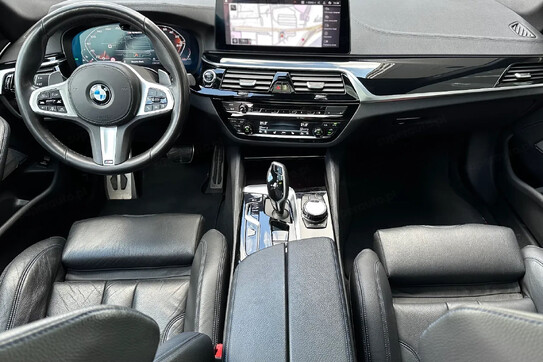 BMW Seria 5 M550i xDrive aut